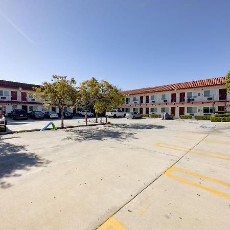 Courtesy Inn & Suites Rosemead Bagian luar foto
