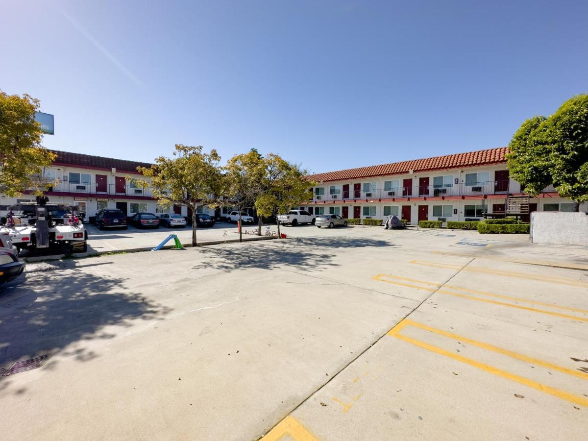 Courtesy Inn & Suites Rosemead Bagian luar foto