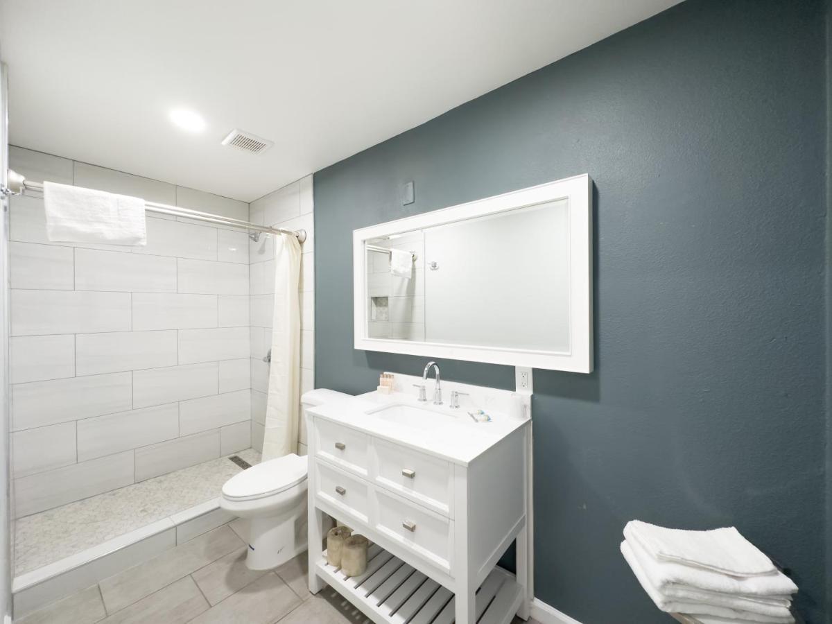 Courtesy Inn & Suites Rosemead Bagian luar foto