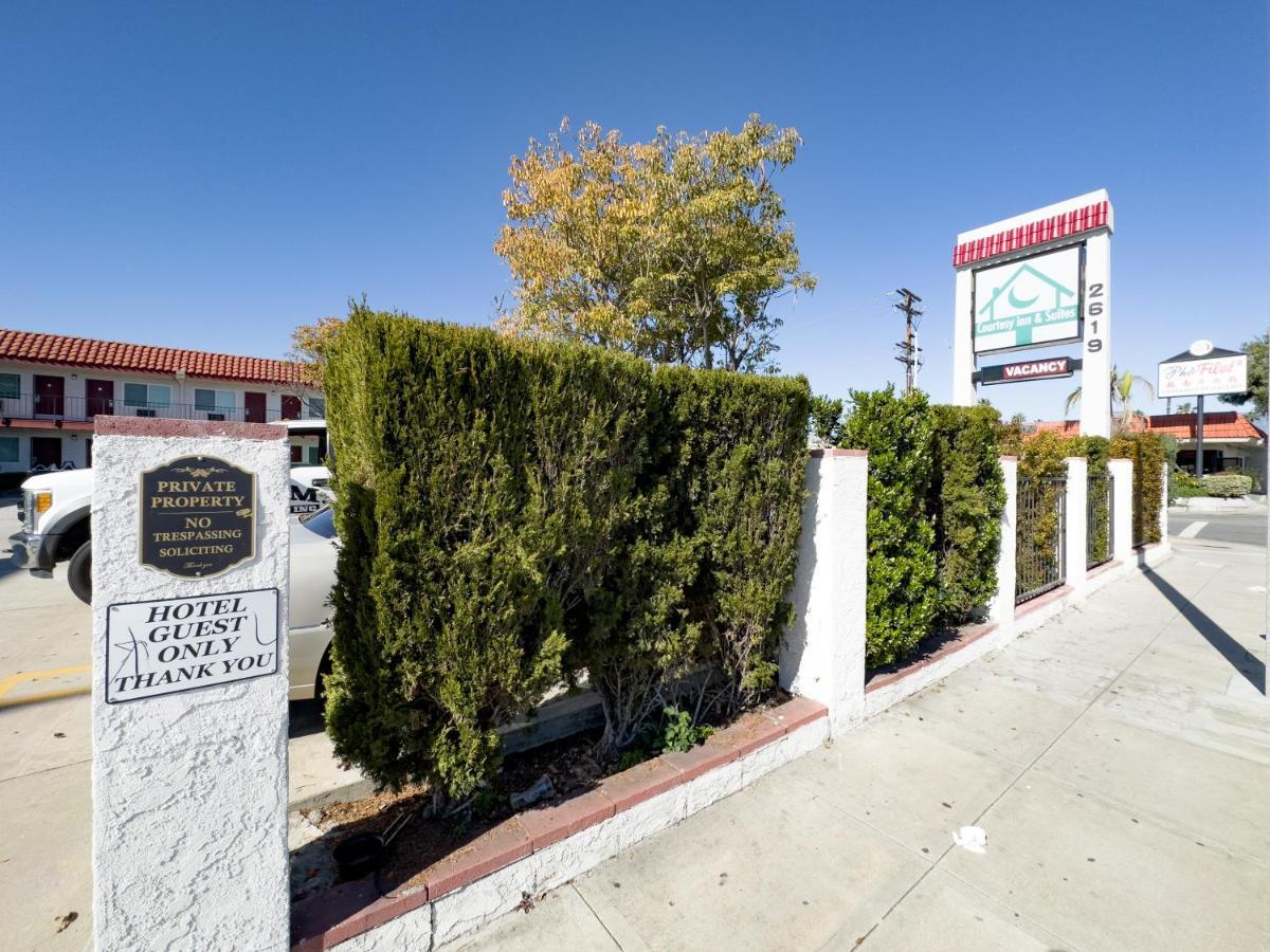 Courtesy Inn & Suites Rosemead Bagian luar foto