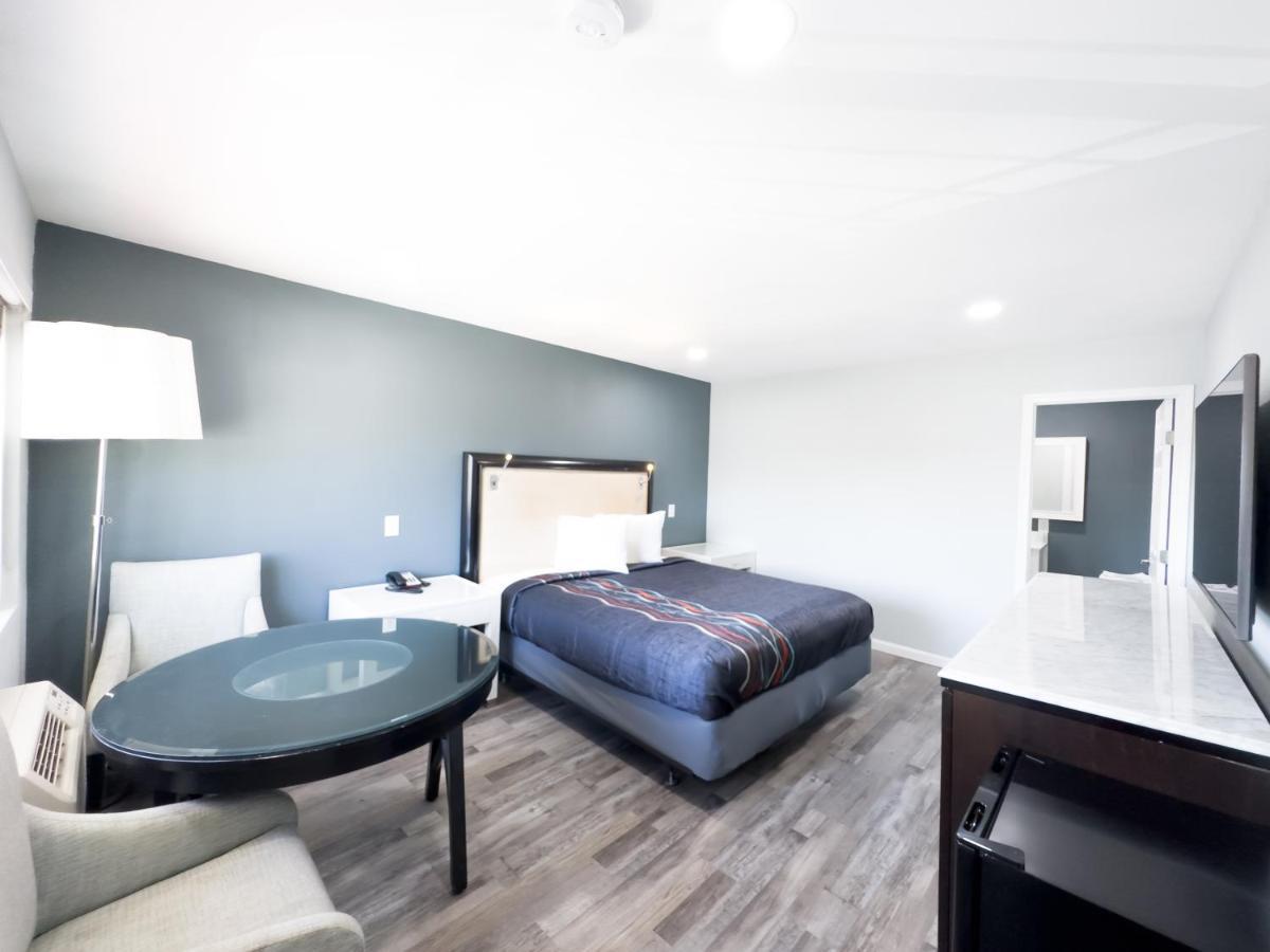 Courtesy Inn & Suites Rosemead Bagian luar foto